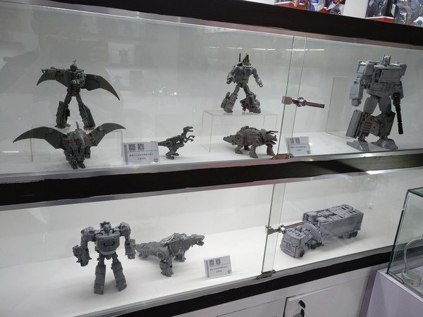 Black Mamba Unofficial Third Party Merchandise Roundup   Oversize KO POTP Dinobots And More 16 (16 of 32)
